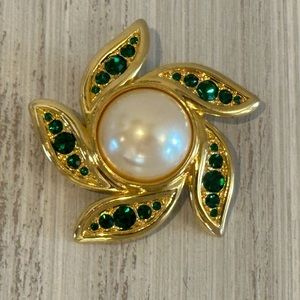 Monet Stunning Vintage Brooch Green Rhinestones & Faux Pearl Center